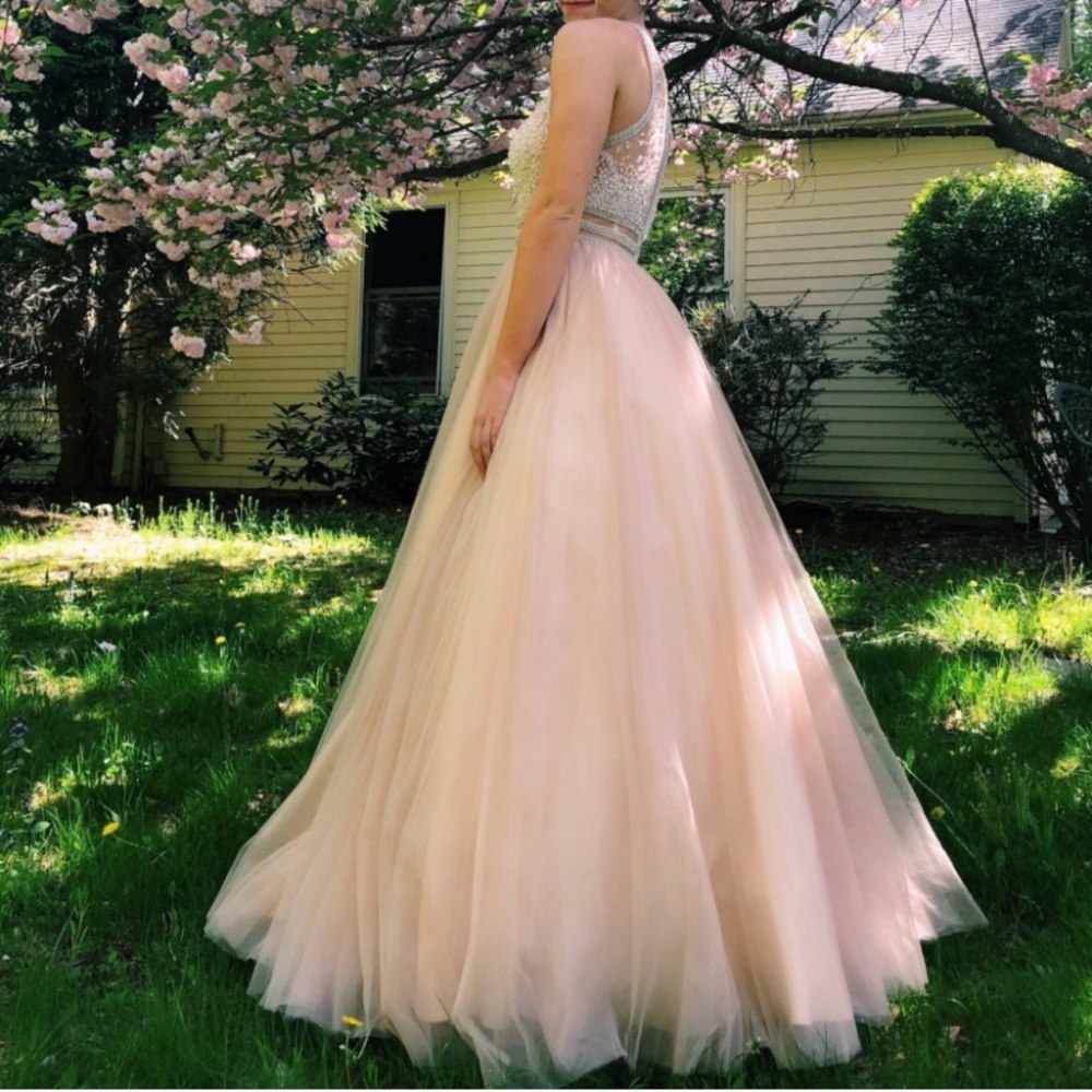 Prom dress only worn once and in great condition! - Picture 4 of 6